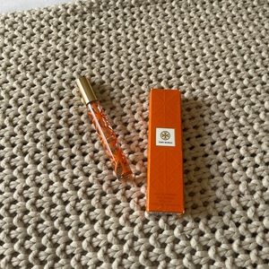 Tory Burch Women’s Fragrance🤍 such an amazing luxury summer sent